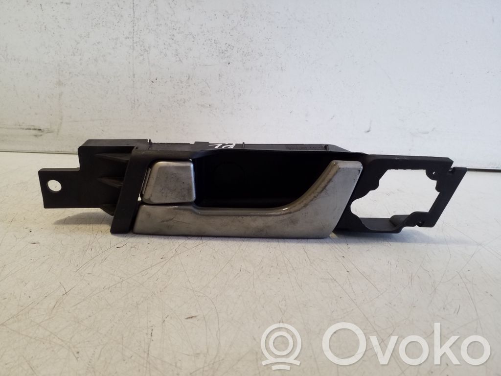 Chevrolet Captiva Front door interior handle 