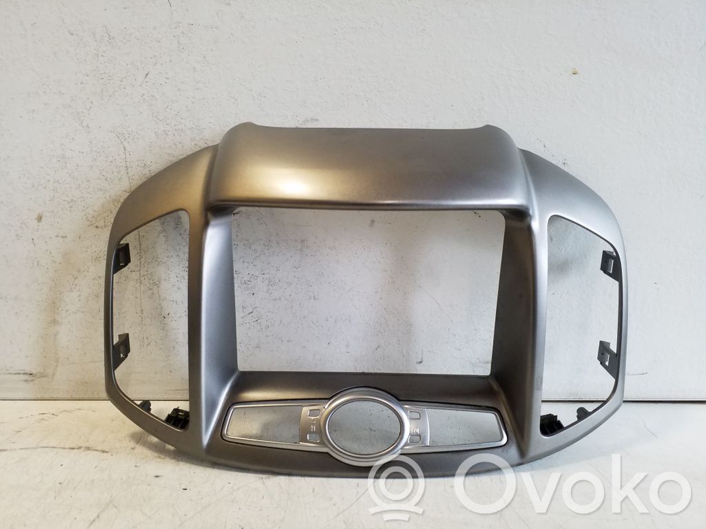 Chevrolet Captiva Radiouztvērēja / navigācija dekoratīvā apdare 
