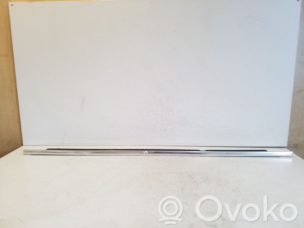 Listwa / Uszczelka szyby drzwi tylnych   5E9839477A
