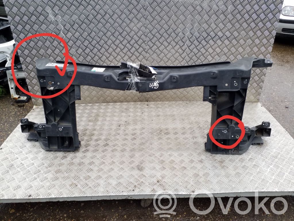Volkswagen Crafter Верхняя часть панели радиаторов (телевизора) 