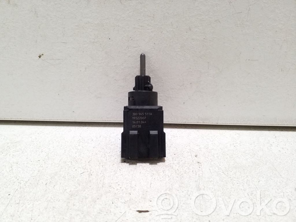 Interruptor sensor del pedal de freno   3B0945511A