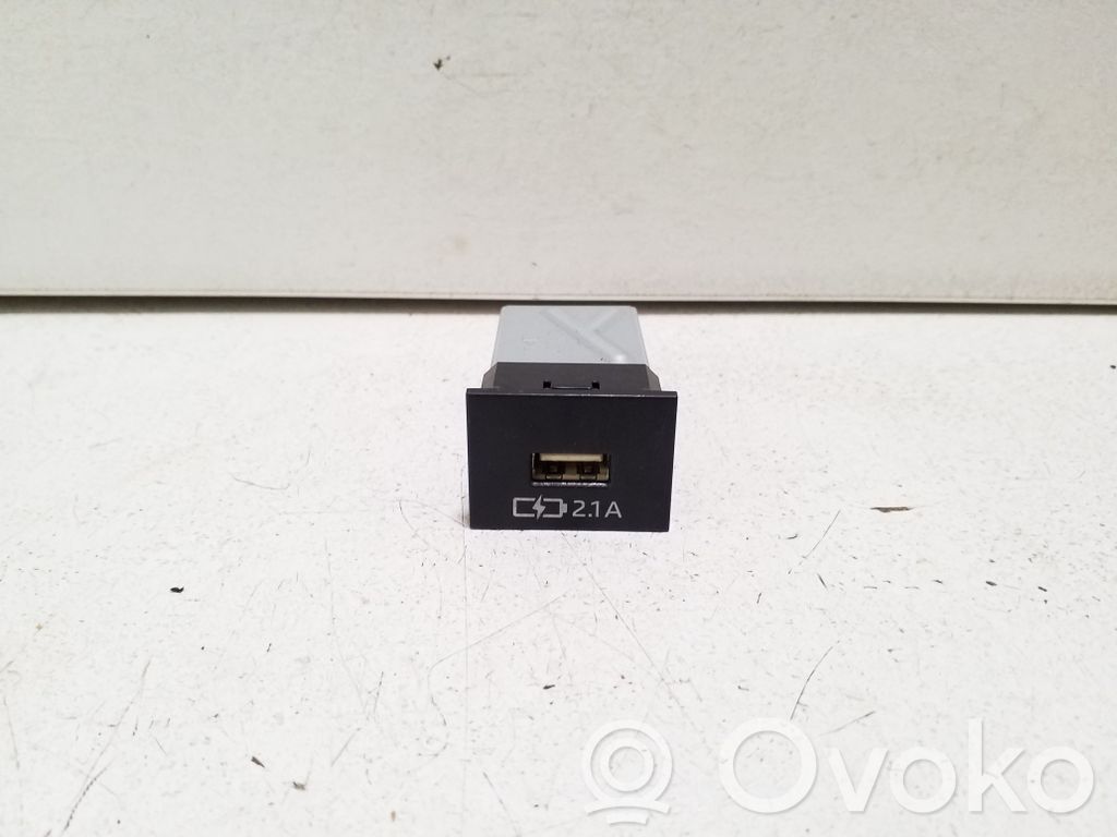 Toyota Corolla E210 E21 USB jungtis 