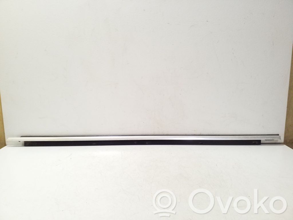 Audi A6 S6 C6 4F Listón embellecedor de la ventana de la puerta delantera 