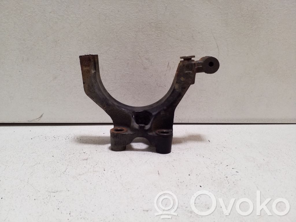 Volkswagen PASSAT B8 Staffa/supporto di montaggio della marmitta 