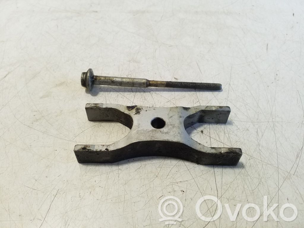 Bridă fixare injector   04L216A