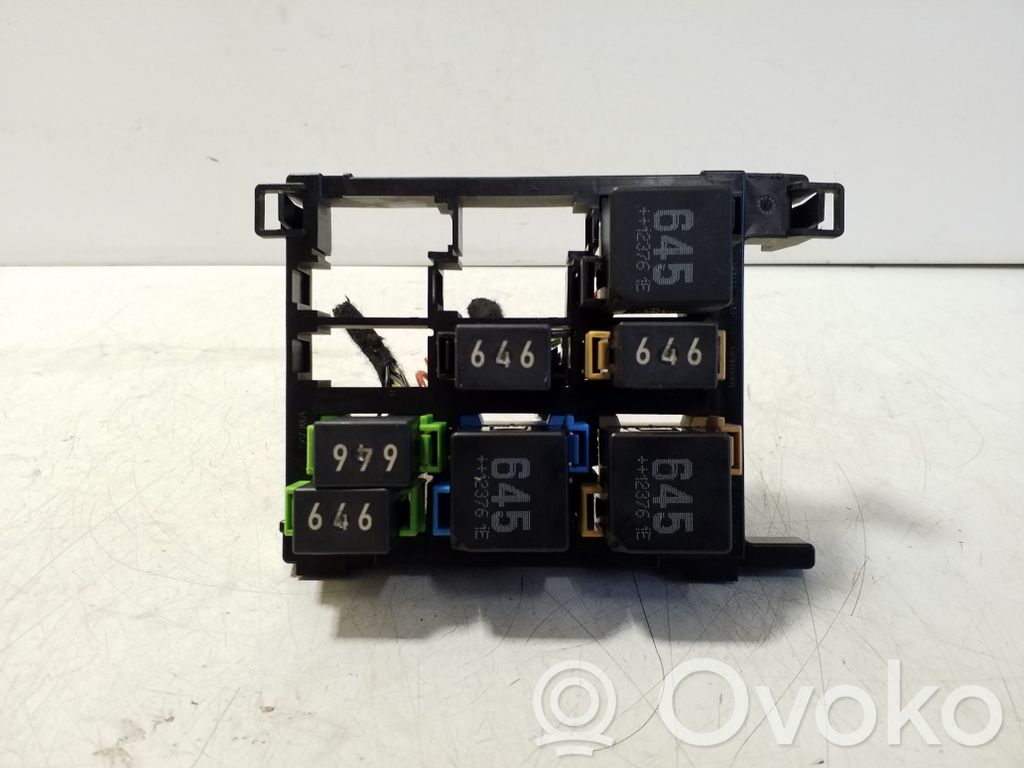Audi Q3 8U Bloque de montaje de relé 