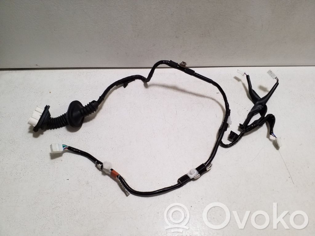 Toyota Yaris Cross Cableado de puerta trasera