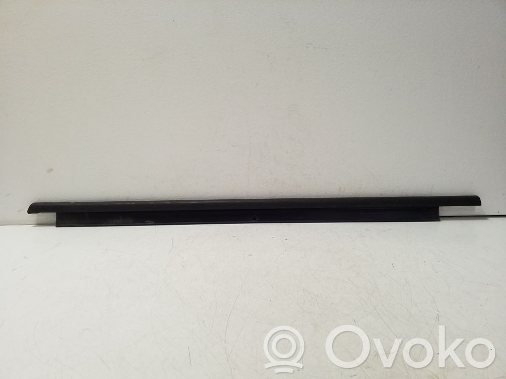 Audi A1 Listwa / Uszczelka szyby drzwi tylnych