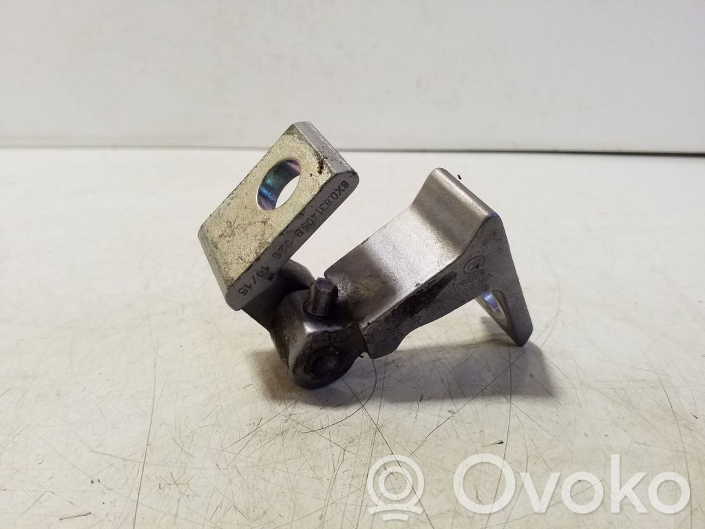 Bisagra inferior puerta delantera   8X0831403B
