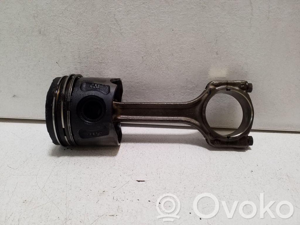 Fiat 500L Piston with connecting rod 