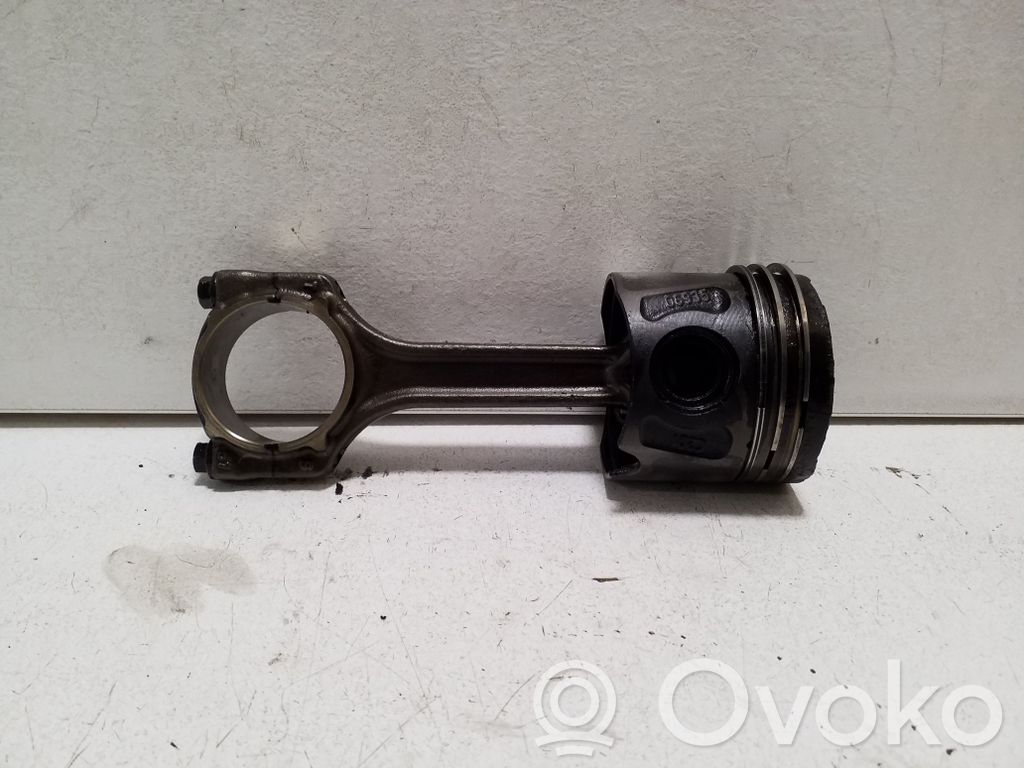 Fiat 500L Piston with connecting rod 