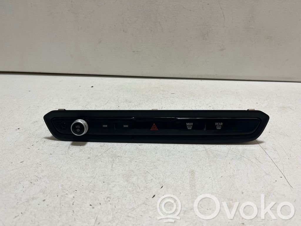 BMW i4 A set of switches 