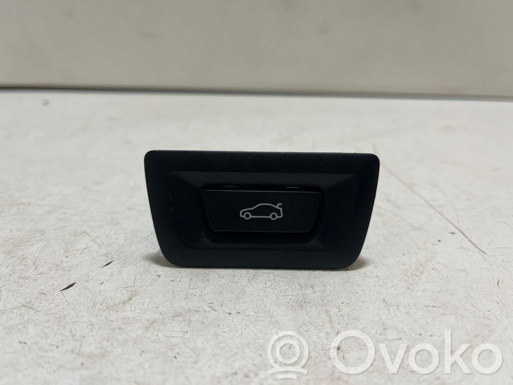 BMW i4 Tailgate/boot open switch button 