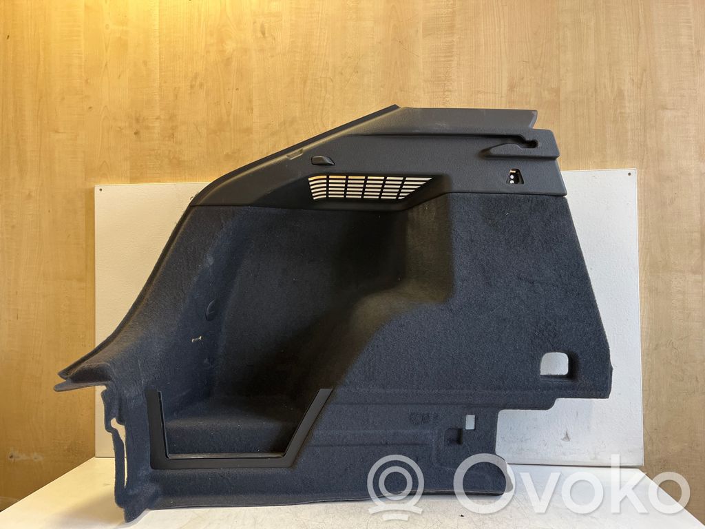 Audi Q3 F3 Apatinis, bagažinės šono, apdailos skydas 
