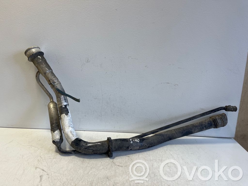 Volvo S60 Conductă umplere rezervor combustibil 