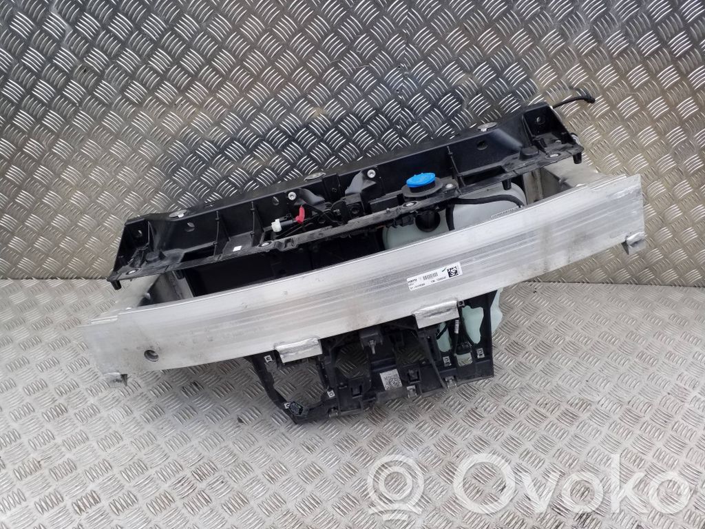 Porsche Taycan 9J1 Jäähdyttimen kehyksen suojapaneeli 