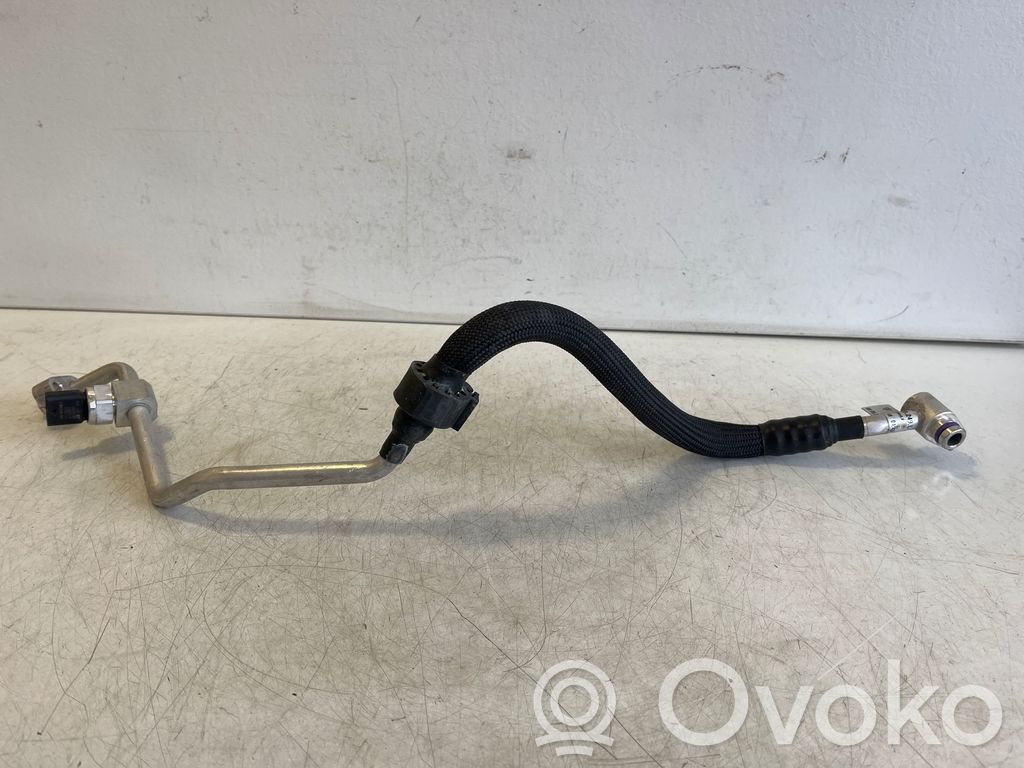 Porsche Taycan 9J1 Ilmastointilaitteen putki (A/C) 
