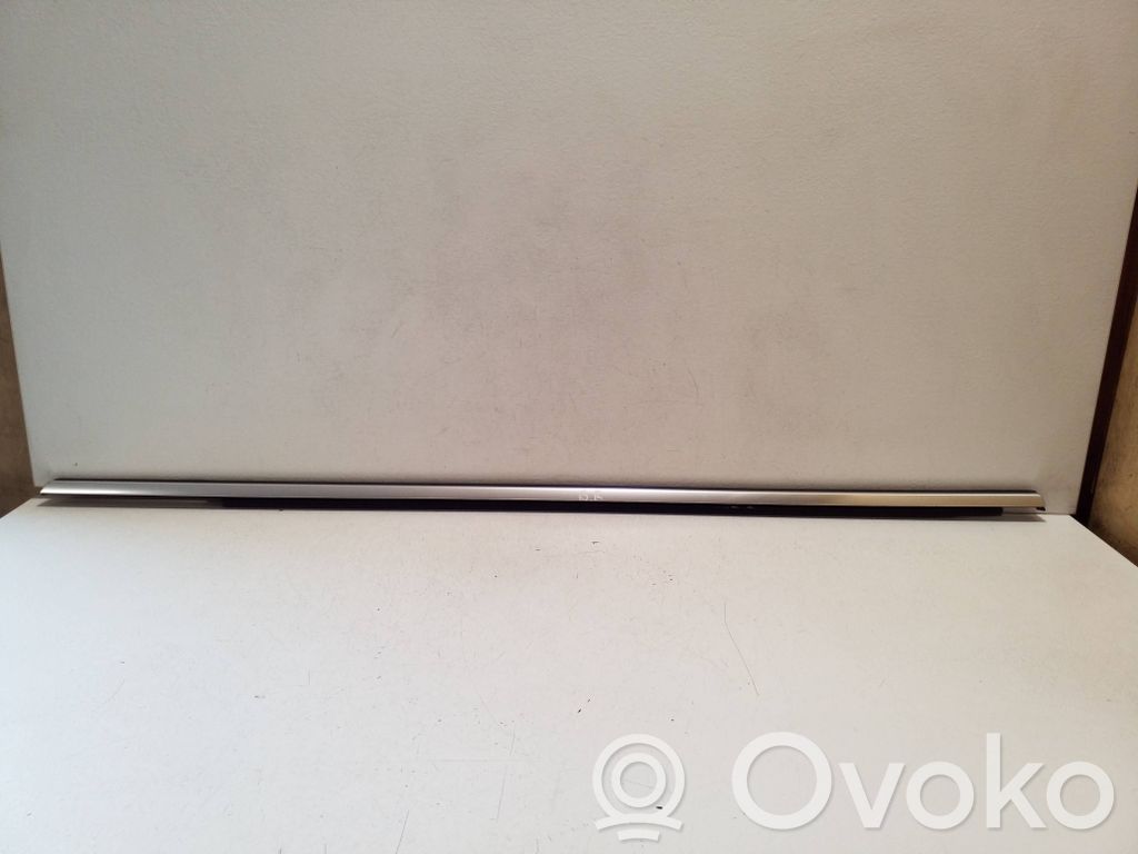 Audi Q7 4M Listwa / Uszczelka szyby drzwi tylnych 