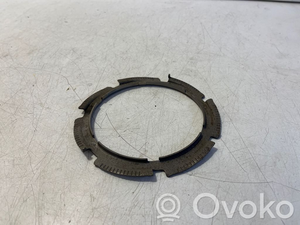 Audi Q7 4M Anello/dado di bloccaggio della vite della pompa del carburante nel serbatoio 