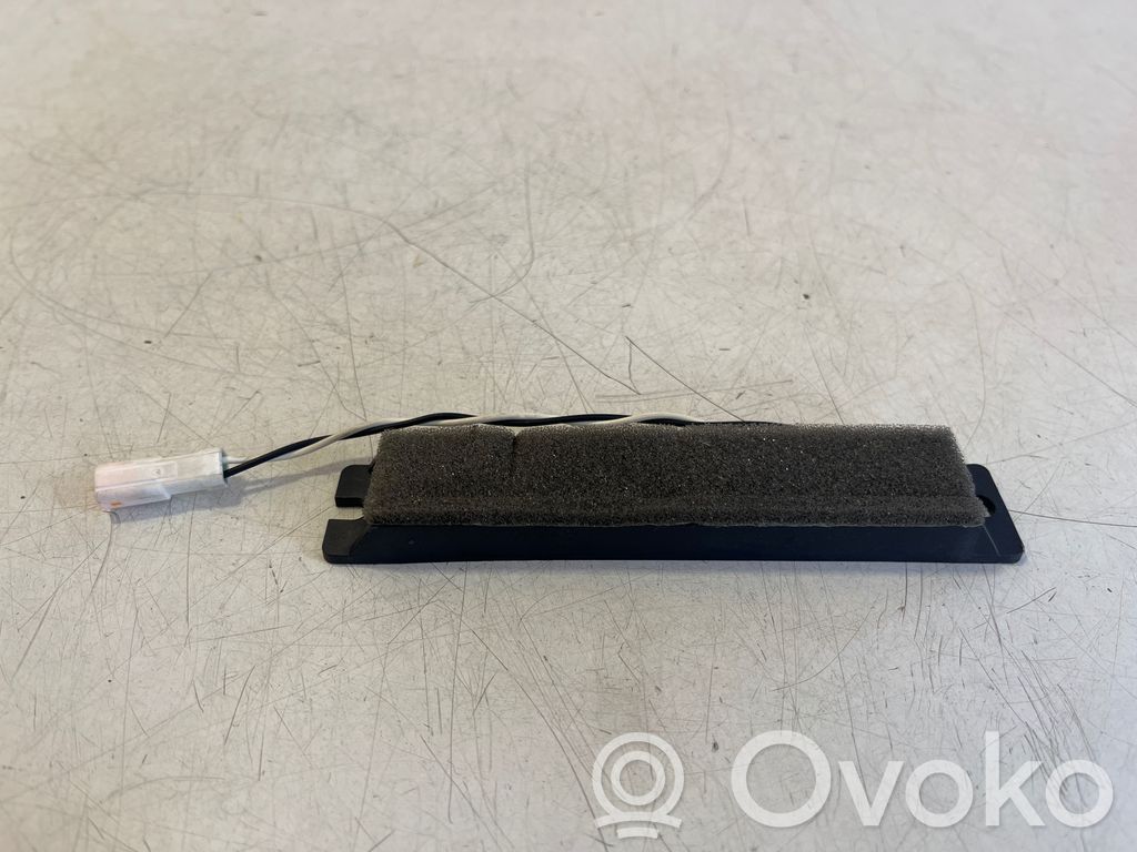Tesla Model S Antenna di sistema senza chiave 