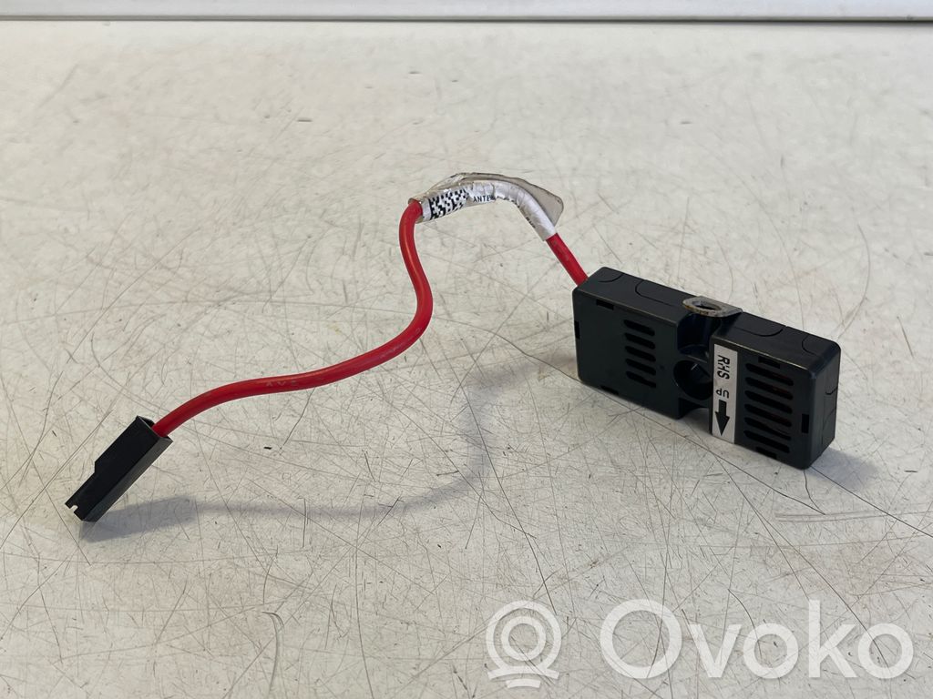 Tesla Model S Pystyantennin suodatin 