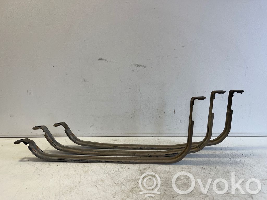 Volkswagen Transporter - Caravelle T5 Staffa di fissaggio del serbatoio del carburante 