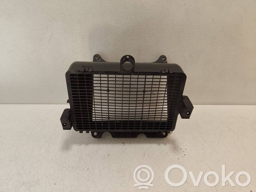 Audi e-tron Luftkanal Ansaugschacht Ansaugrohr Innenraumfilter 
