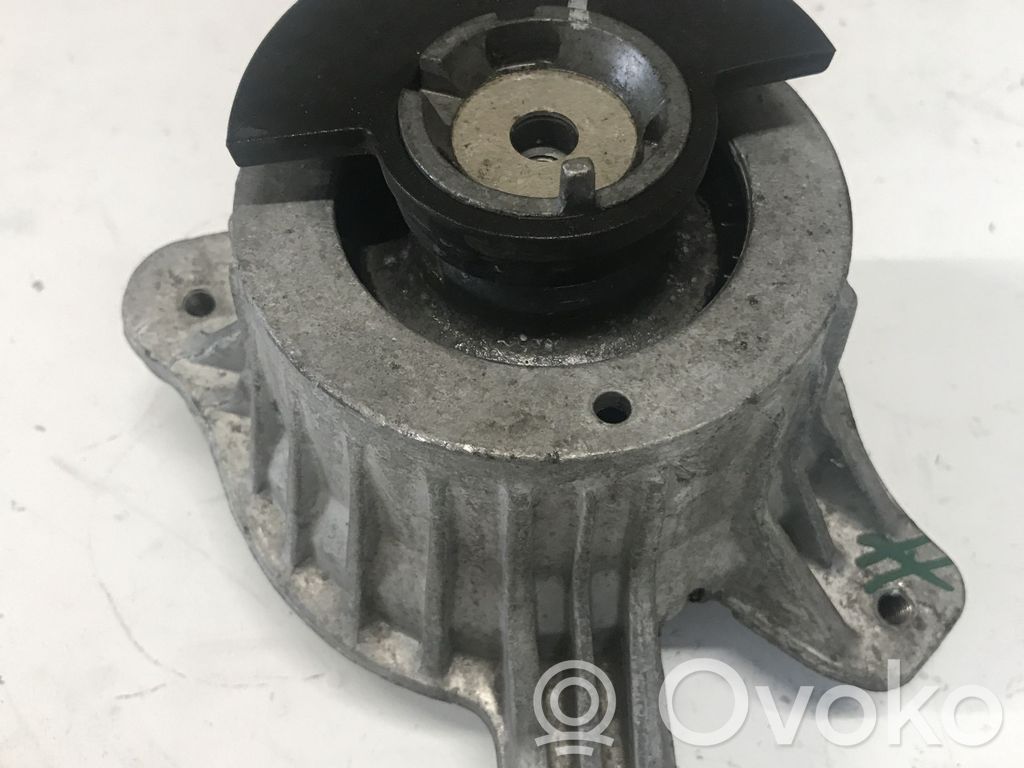 Mercedes-Benz C W205 Engine mount bracket 