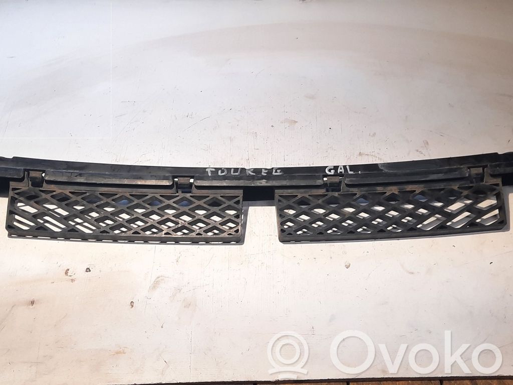 Volkswagen Touareg II Uchwyt / Mocowanie zderzaka tylnego 