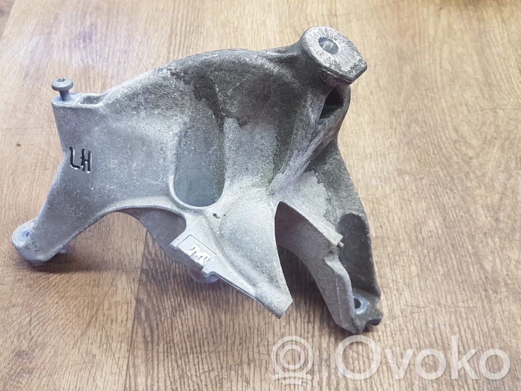 Audi Q5 SQ5 FY Engine mounting bracket 