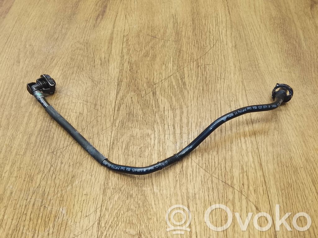Porsche Macan (95B) Engine coolant pipe/hose 