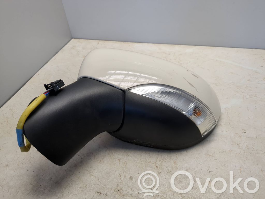 Renault Captur Front door electric wing mirror 