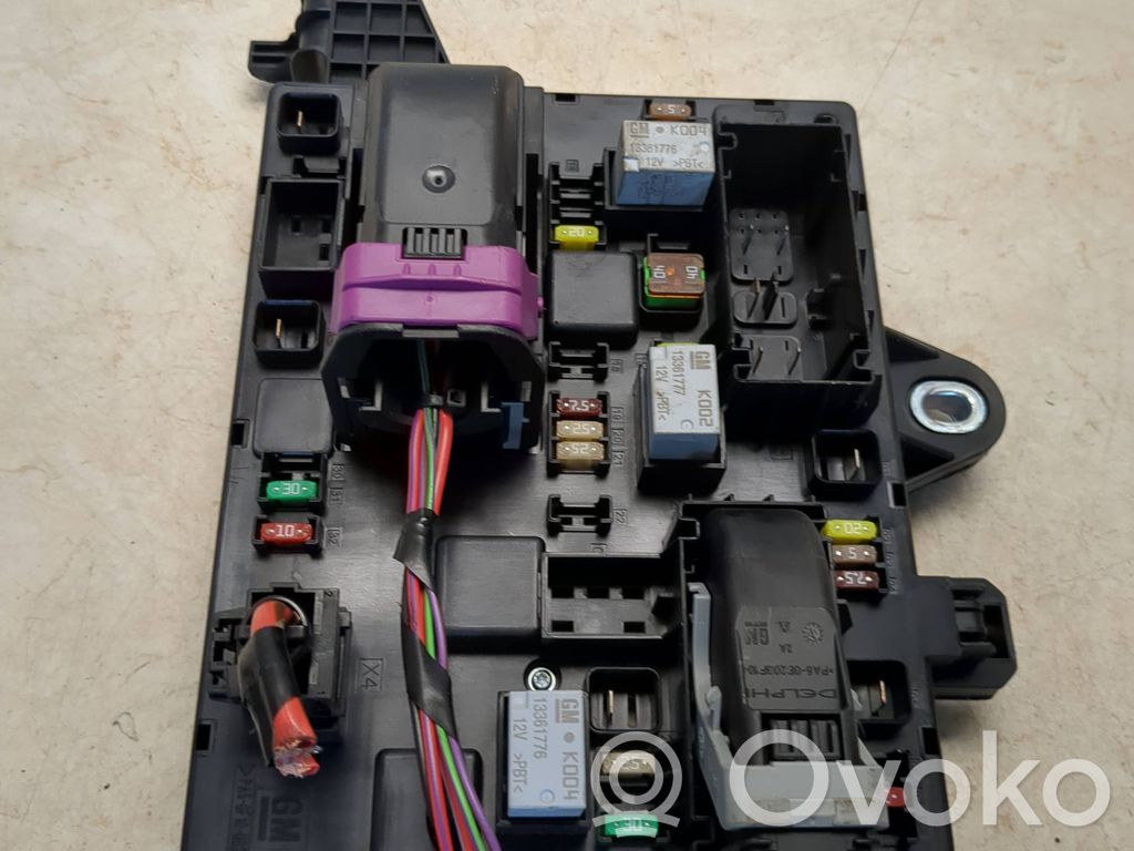 Opel Zafira C Módulo de fusible 
