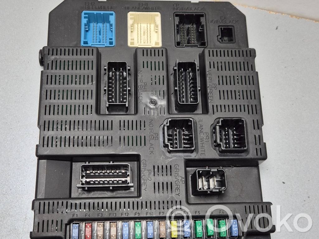 Peugeot 308 Fuse module 