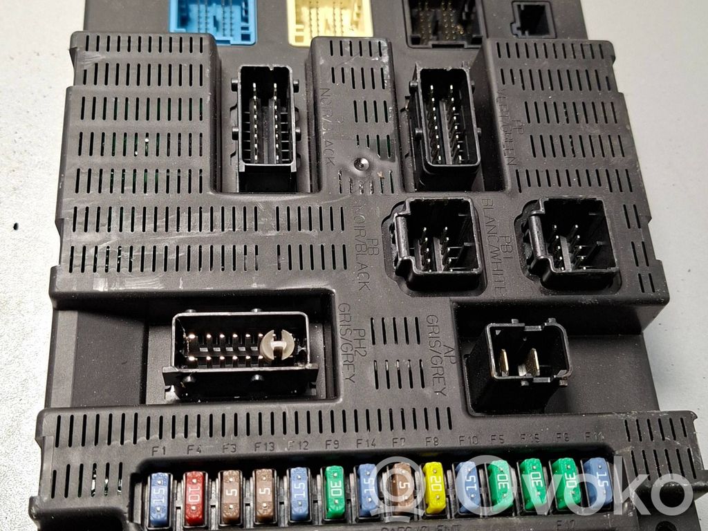 Peugeot 308 Fuse module 