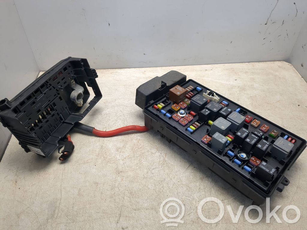 Opel Insignia A Fuse module 