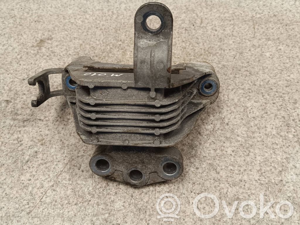 Opel Astra J Engine mount bracket 