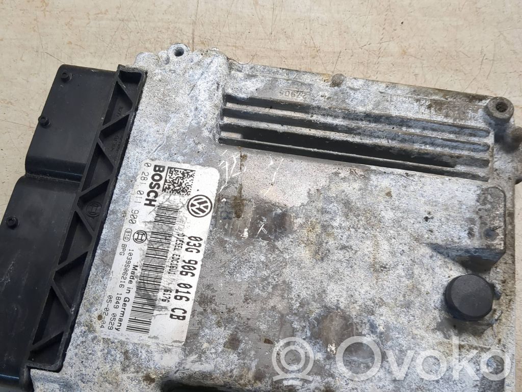 Volkswagen Touran I Engine control unit/module 