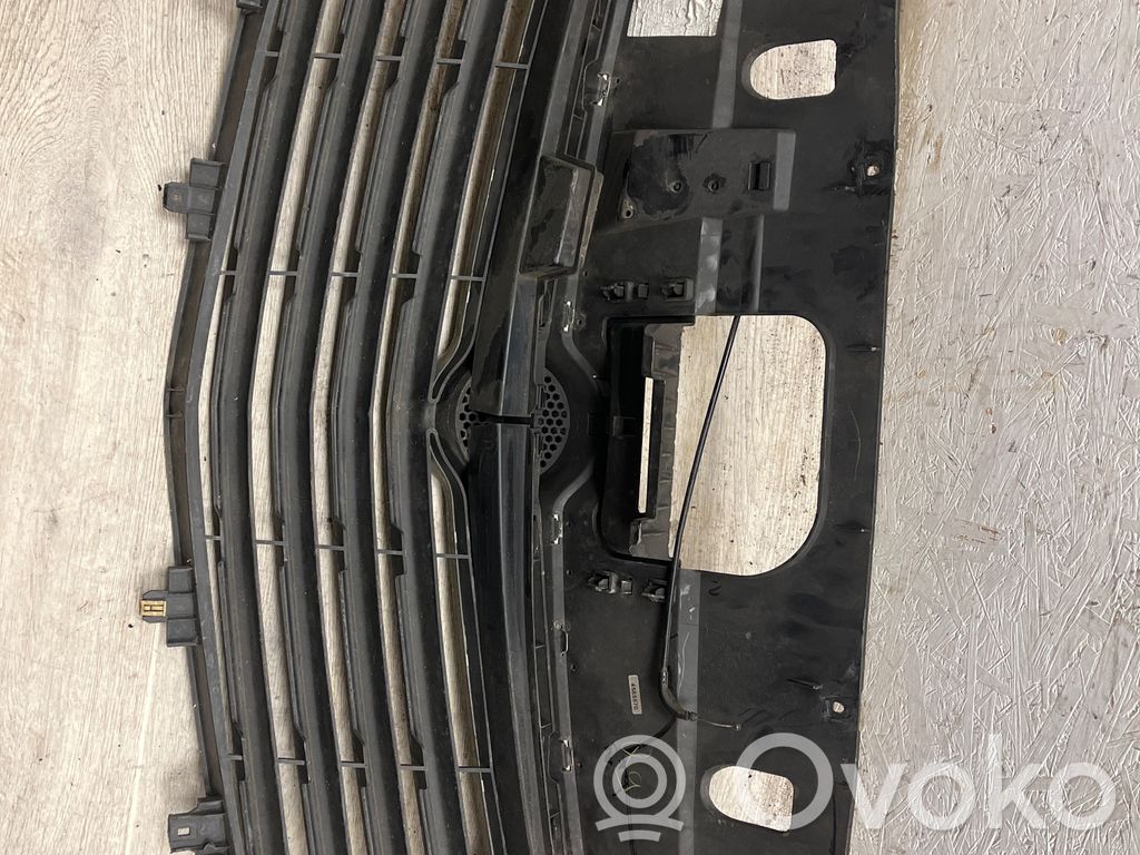 Opel Vivaro Front grill 