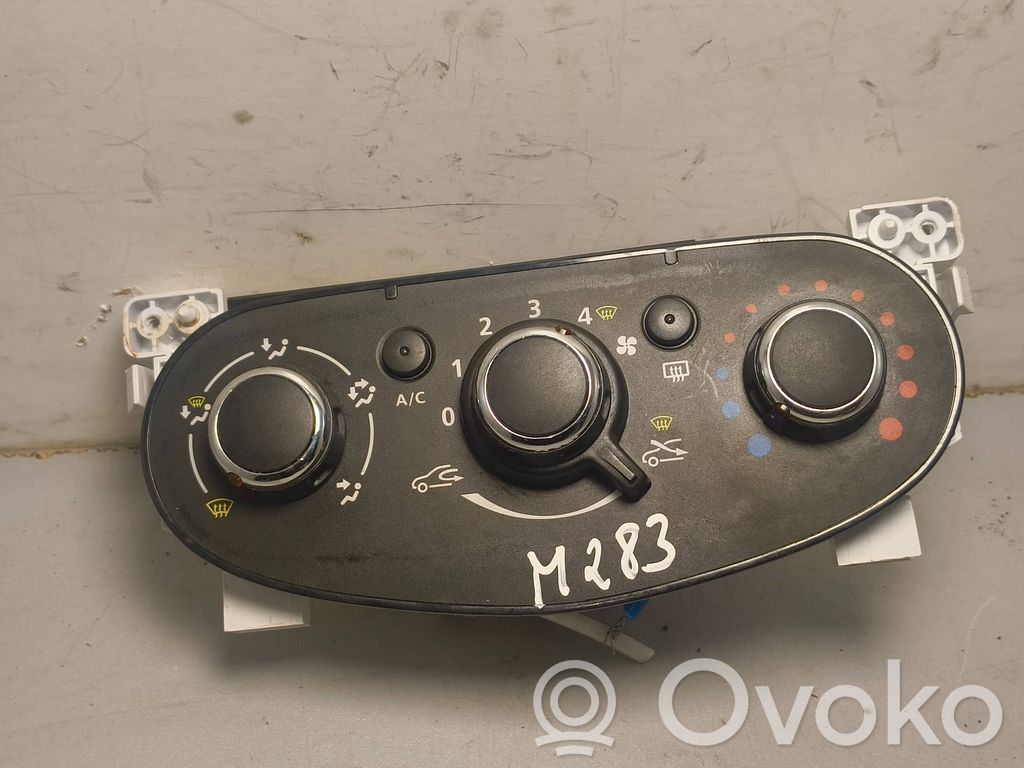 Dacia Duster Climate control unit 