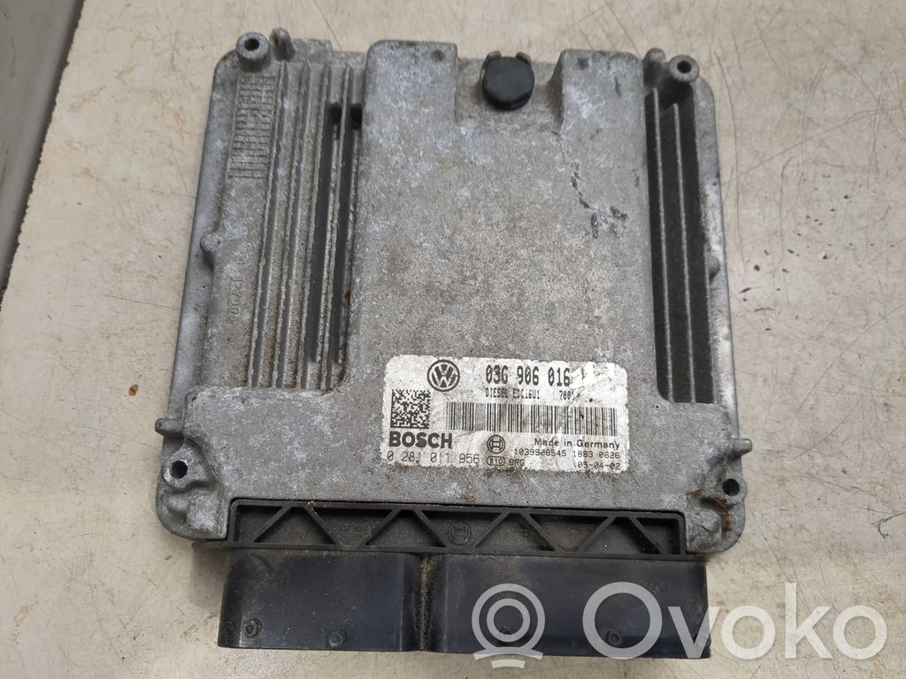 Volkswagen Touran I Engine control unit/module 