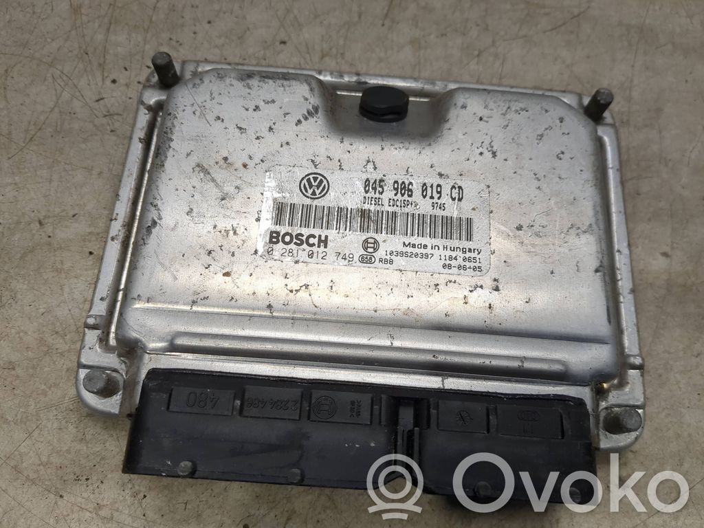 Volkswagen PASSAT B5.5 Engine control unit/module 