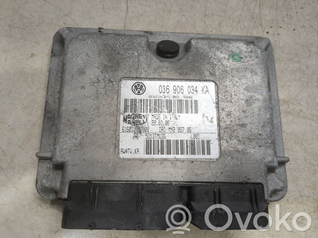 Volkswagen Golf V Engine control unit/module 