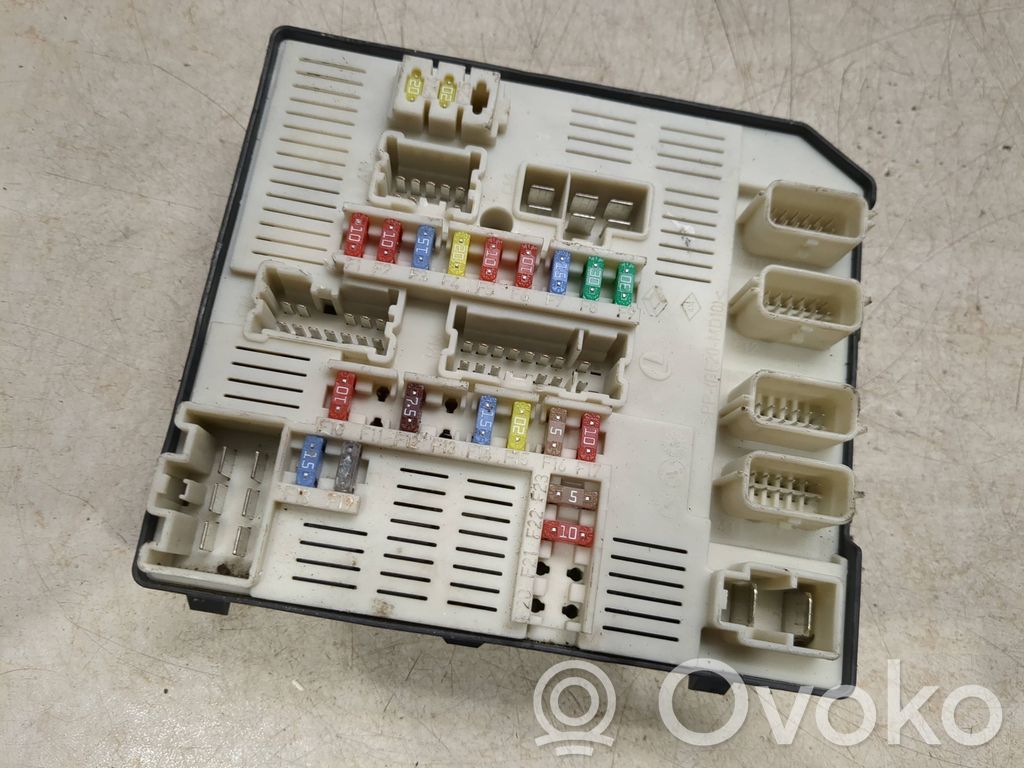 Renault Laguna III Fuse module 