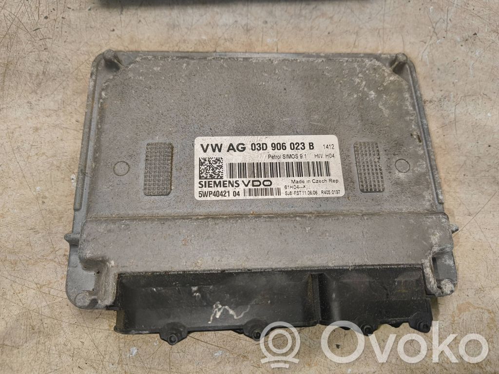 Sterownik / Moduł ECU   03D906023B,5WP4042104,SM0691