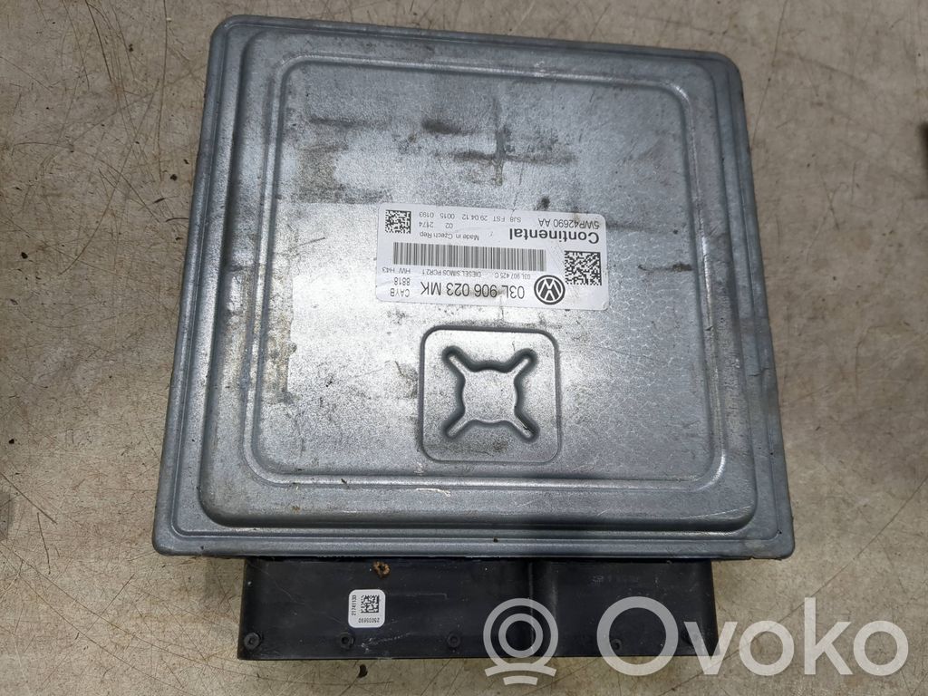Volkswagen Golf VI Engine control unit/module 