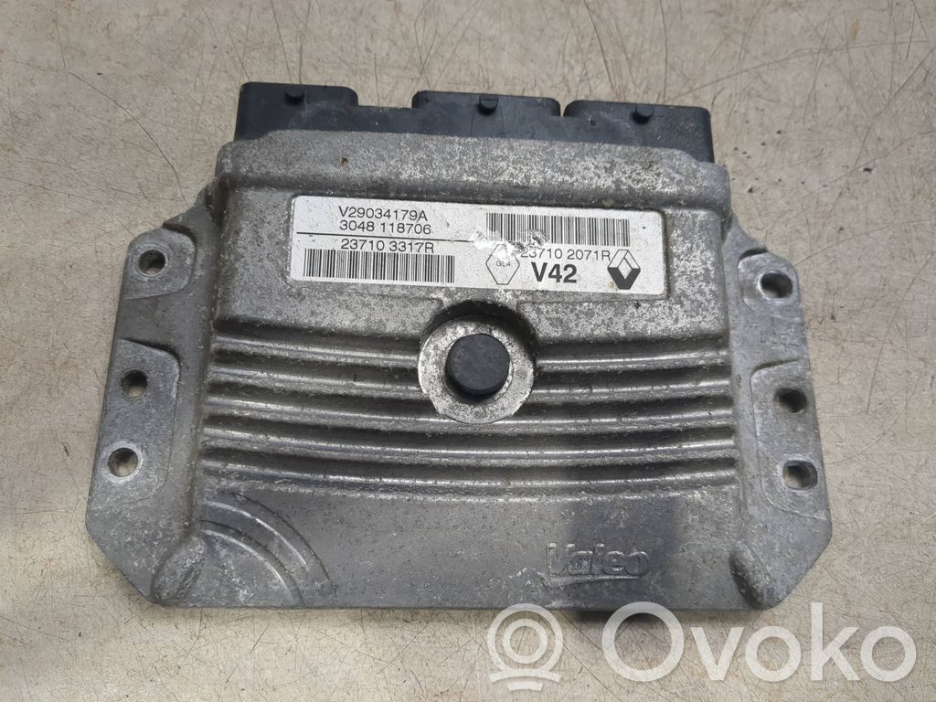 Renault Clio IV Engine control unit/module 