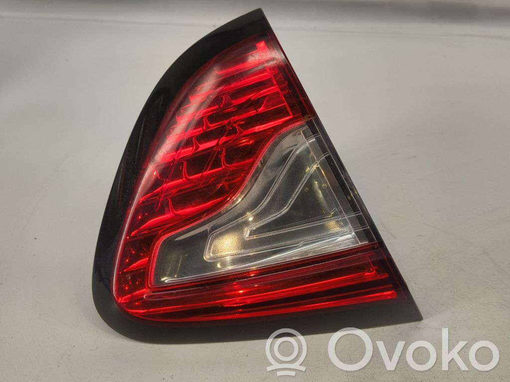 Renault Captur Tailgate rear/tail lights 