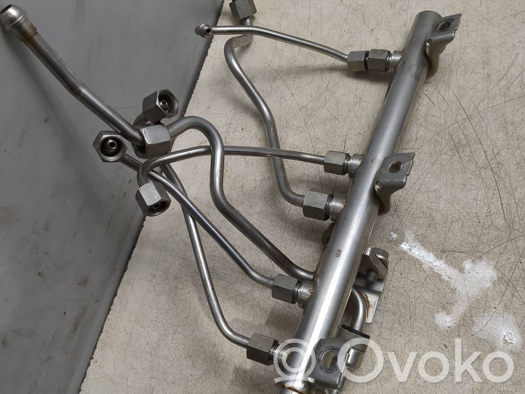 BMW 1 E82 E88 Kraftstoffverteiler Einspritzleiste Verteilerrohr 