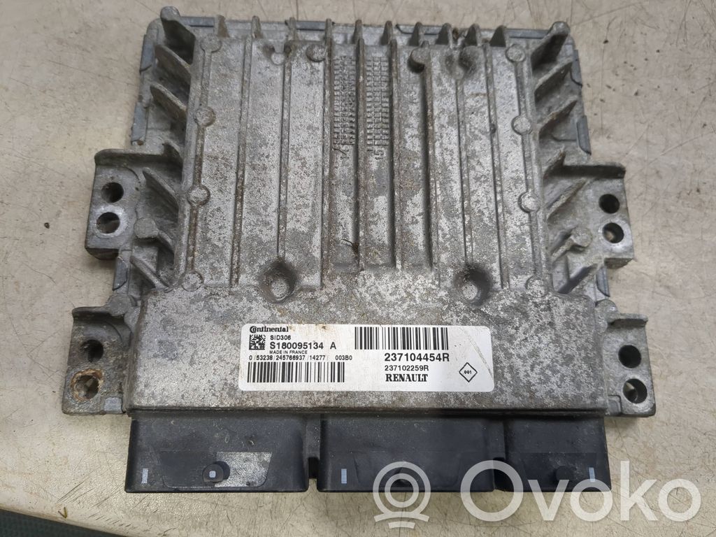 Dacia Duster Engine control unit/module 